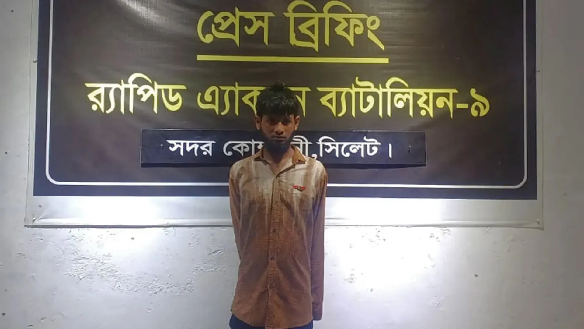 চলন্ত বাসে তরুণীকে ধর্ষণ, এবার হেলপার গ্রেপ্তার
